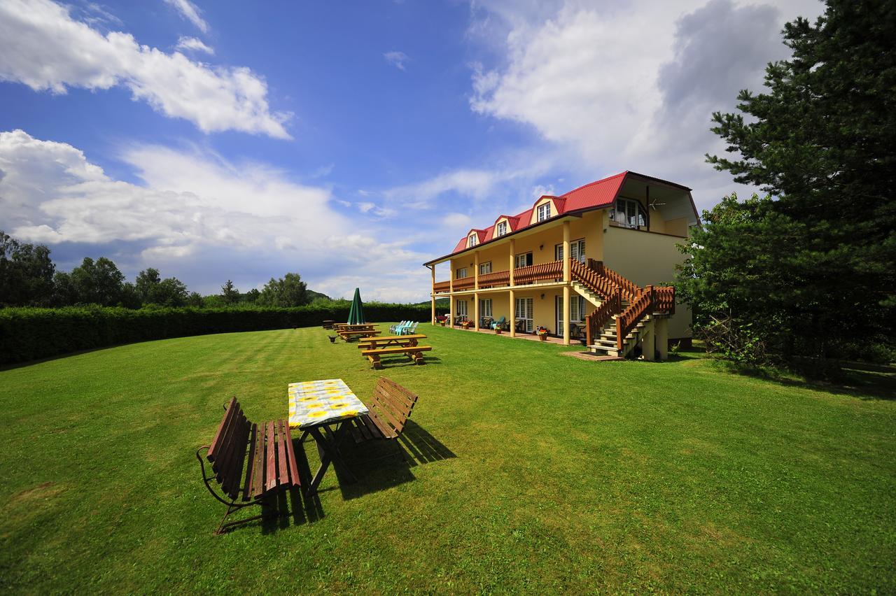 Nad Solina 695-533-767 Homestay